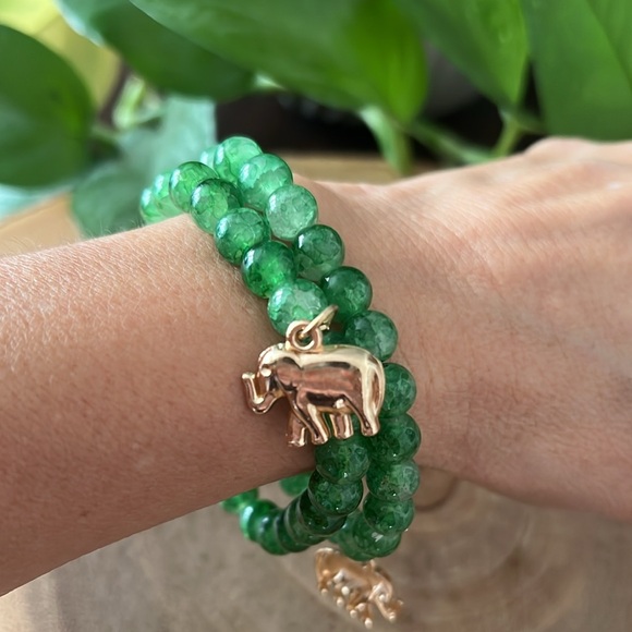 Set of 2 Vibrant Green glass bead, handmade stretch bracelets w/charm, & 💗 bag! - Picture 3 of 5